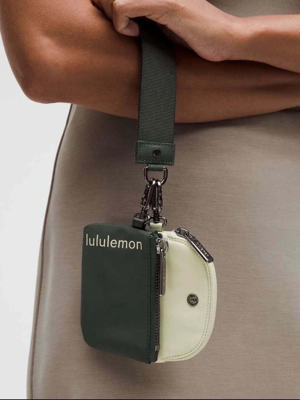 Lululemon Dual Pouch Wristlet Rainforest Green Honeydew NWT OS